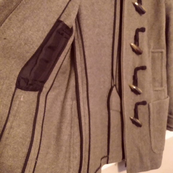 Thick gray wool winter pea coat from Banana Republic - Picture 3 of 10